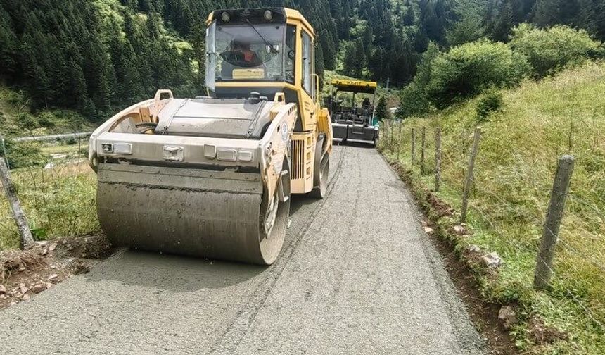 TRABZON’DA 4 İLÇEDE 13 KİLOMETRELİK YOL KURU BETONLA KAPLANDI
