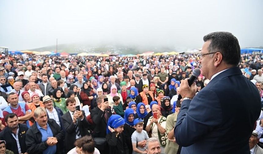 BAŞKAN GENÇ, ÇOBAN DERNEĞİ ŞENLİĞİ’NDE VATANDAŞLARLA BULUŞTU