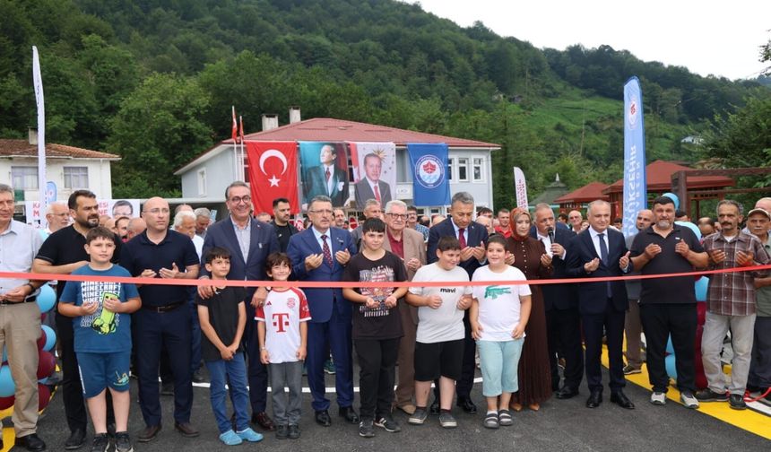 Sürmene Kahraman Mahallesi’ne Millet Bahçesi kazandırıldı  BAŞKAN GENÇ: TRABZON’UN HER MAHALLESİNE HİZMET GÖTÜRÜYORUZ