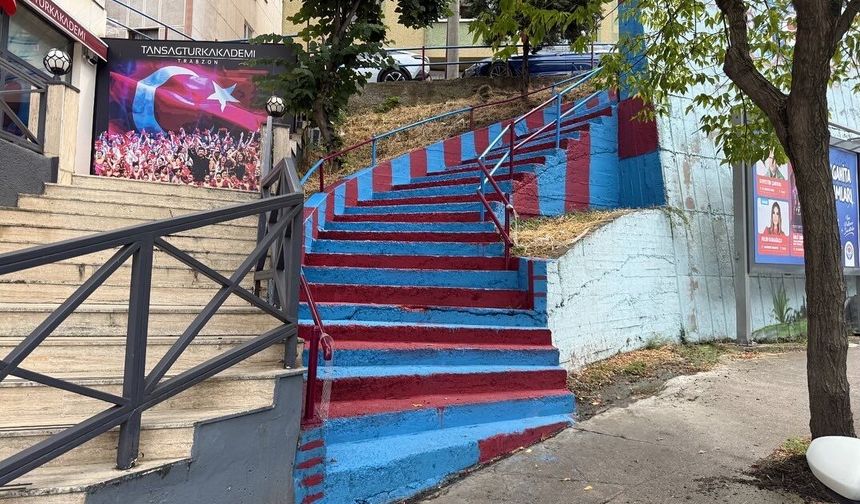 ORTAHİSAR, BORDO-MAVİYE BOYANIYOR BAŞKAN KAYA: “TRABZONSPOR SEVGİMİZİ, KENTİMİZİN HER SOKAĞINA VE CADDESİNE İLMEK İLMEK
