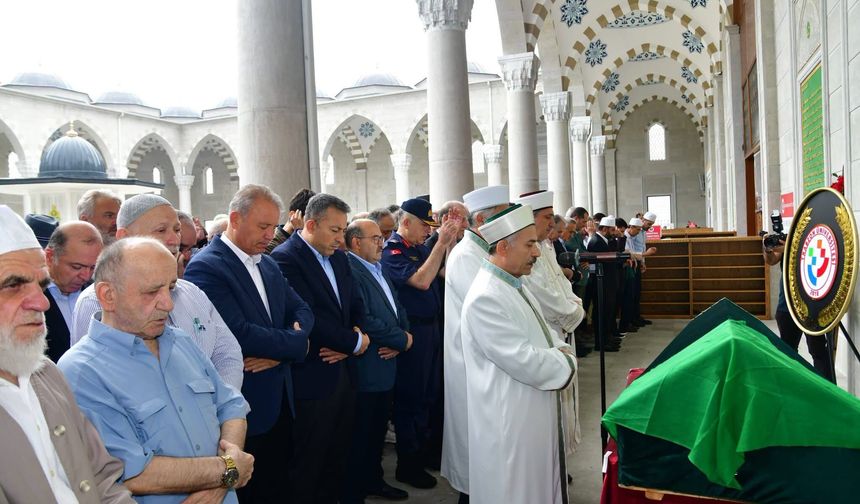 Trabzon Üniversitesi Rektörü Prof. Dr. Emin Aşıkkutlu’nun Annesi Dularla Yolcu Edildi