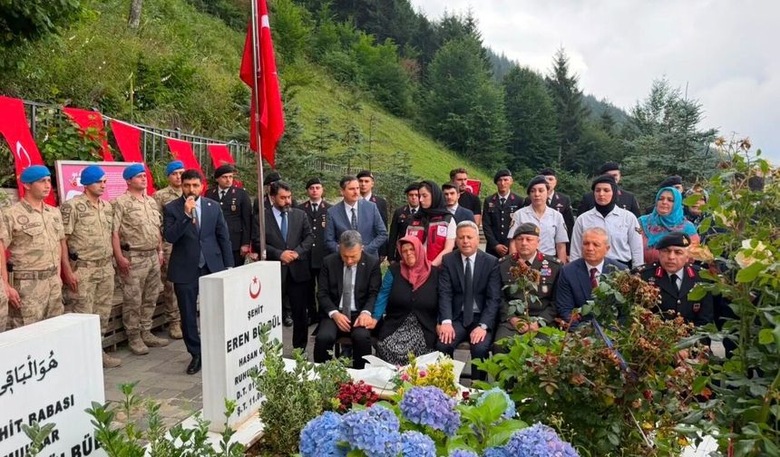 Şehit Eren Bülbül şehadetinin 9. yılında mezarı başında anıldı