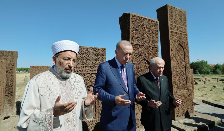 Cumhurbaşkanı Erdoğan, MHP Genel Başkanı Bahçeli ile Ahlat’ta görüştü