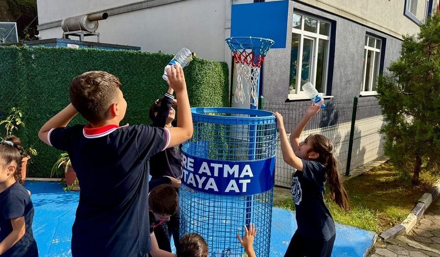 ORTAHİSAR BELEDİYESİ, OKULLARA GERİ DÖNÜŞÜM POTALARI YERLEŞTİRİYOR “YERE ATMA POTAYA AT”