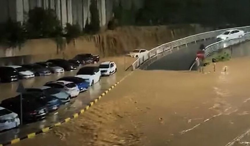 TRABZON HAVALİMANI’NDA SAĞANAK ŞOKU: OTOPARK SULARLA KAPLANDI