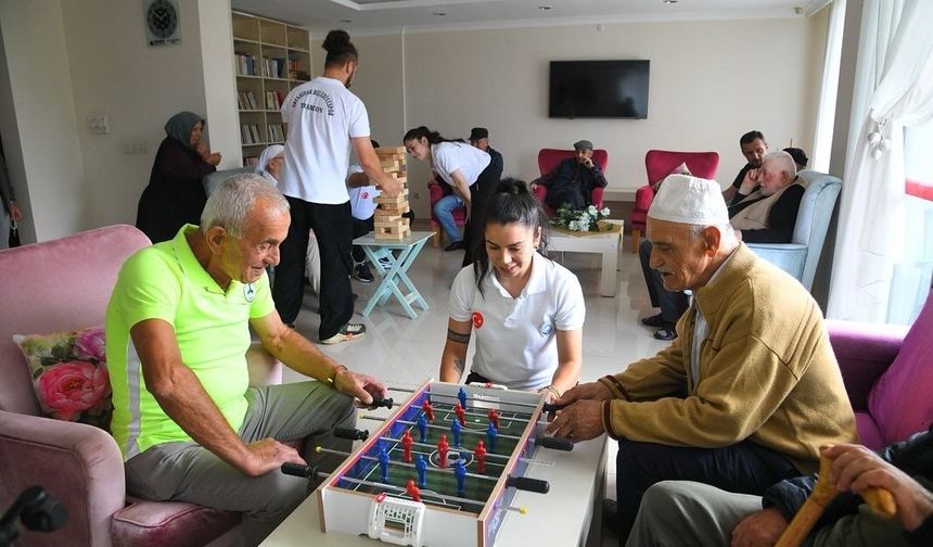 ORTAHİSAR BELEDİYESİ’NDEN HUZUREVİ SAKİNLERİNE EĞLENCELİ ETKİNLİK