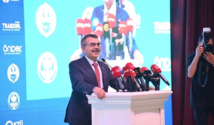 MİLLİ EĞİTİM BAKANI YUSUF TEKİN TRABZON BÜYÜKŞEHİR BELEDİYE BAŞKANI AHMET METİN GENÇ’E TEŞEKKÜR ETTİ