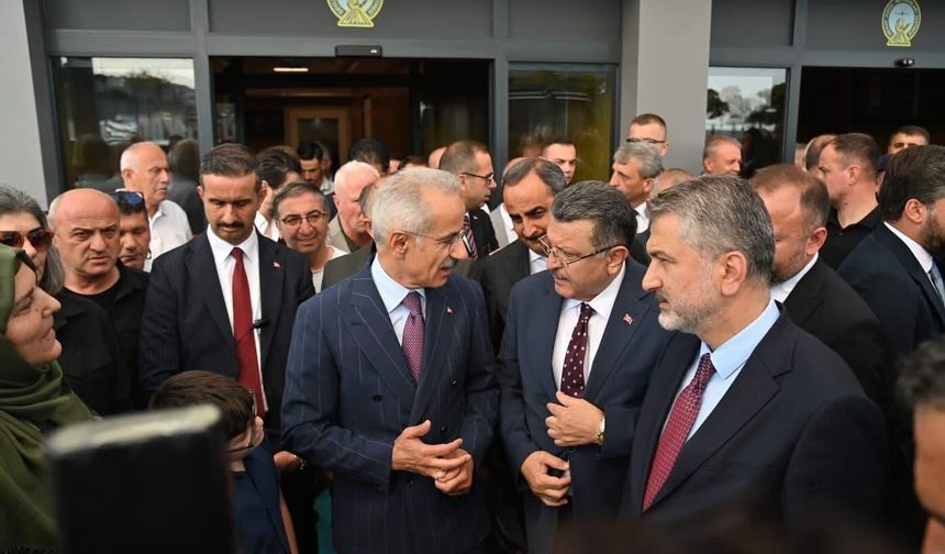 BAKAN URALOĞLU TRABZON RAYLI SİSTEMİN TEMEL ATMA TÖRENİ İÇİN GELDİ