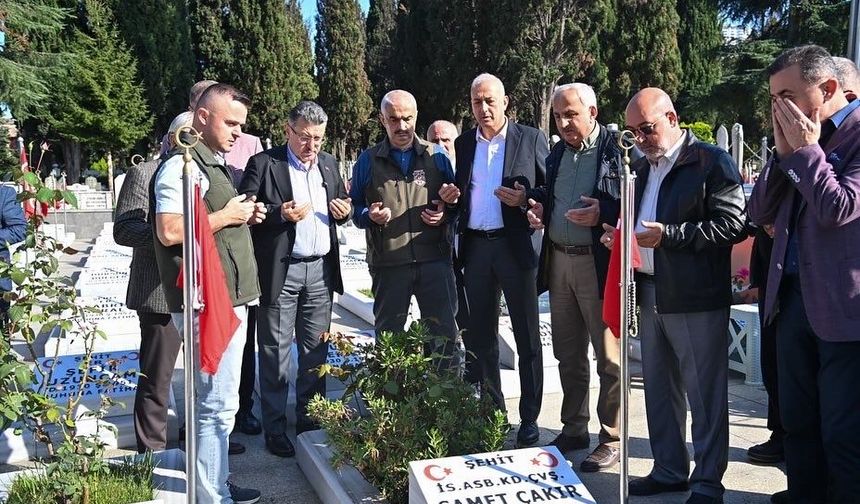 ŞEHİT ASTSUBAY SAMET ÇAKIR KABRİ BAŞINDA ANILDI