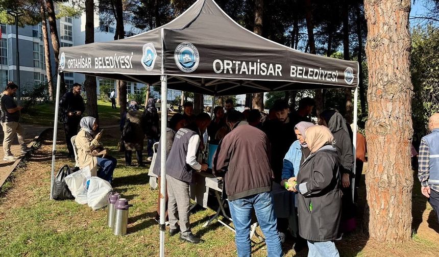ORTAHİSAR BELEDİYESİ, KPSS ADAYLARINI VE AİLELERİNİ YALNIZ BIRAKMADI