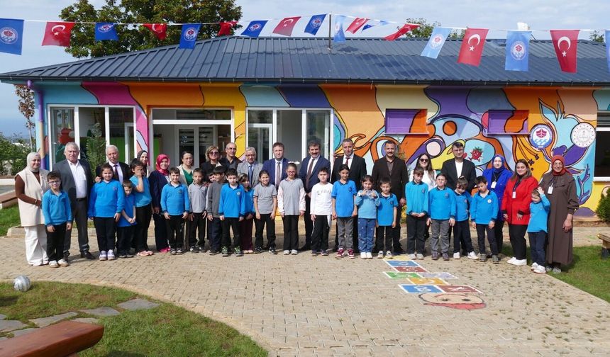 ÇİLEKLİ DÜŞLER KÖYÜ’NDE FARKINDALIK OLUŞTURAN ETKİNLİK