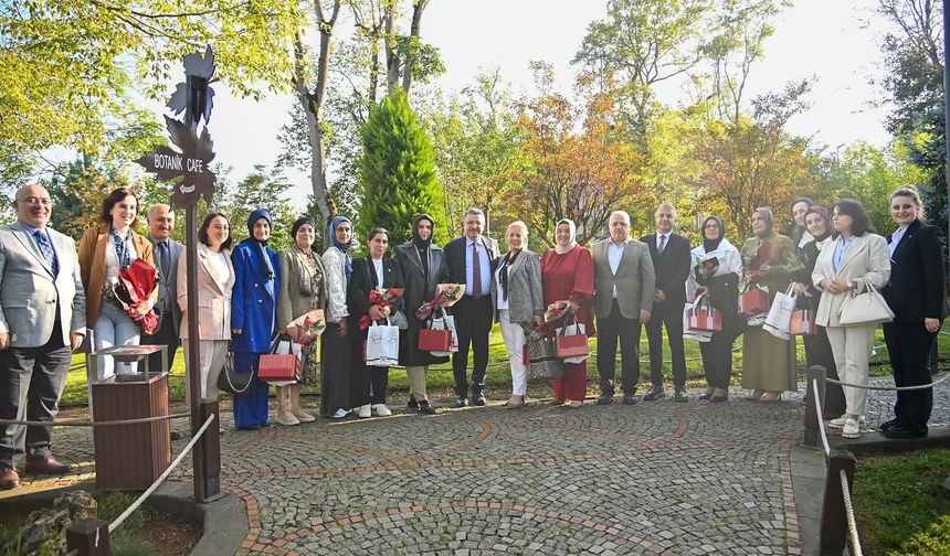 BAŞKAN GENÇ, KADIN MUHTARLARLA BİR ARAYA GELDİ