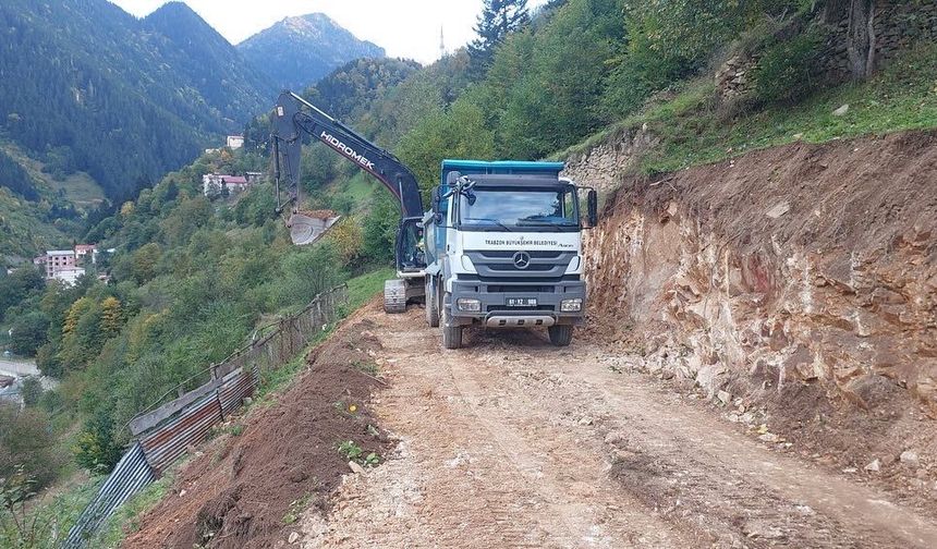 BÜYÜKŞEHİR'İN YOL SEFERBERLİĞİ SÜRÜYOR