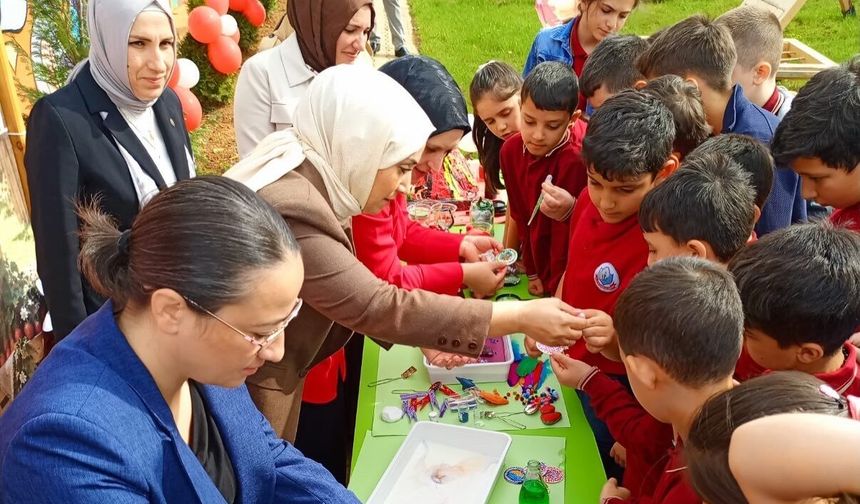 ÇİLEKLİ DÜŞLER KÖYÜ MİNİK MİSAFİRLERİNİ AĞIRLAMAYA DEVAM EDİYOR