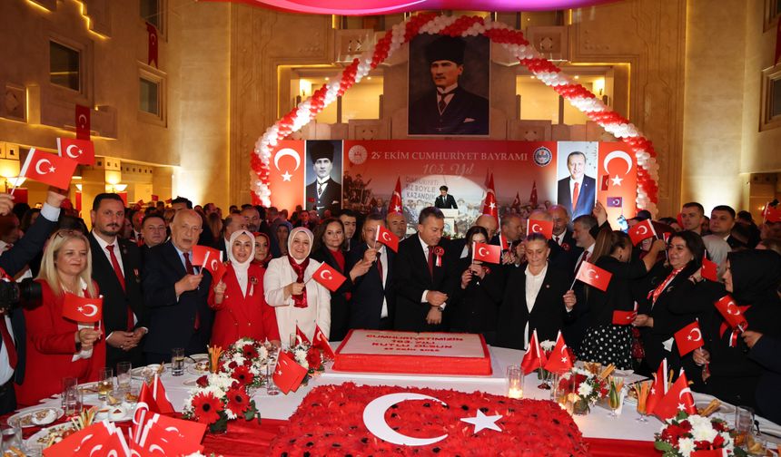 Trabzon’da görkemli 29 Ekim resepsiyonu düzenlendi!