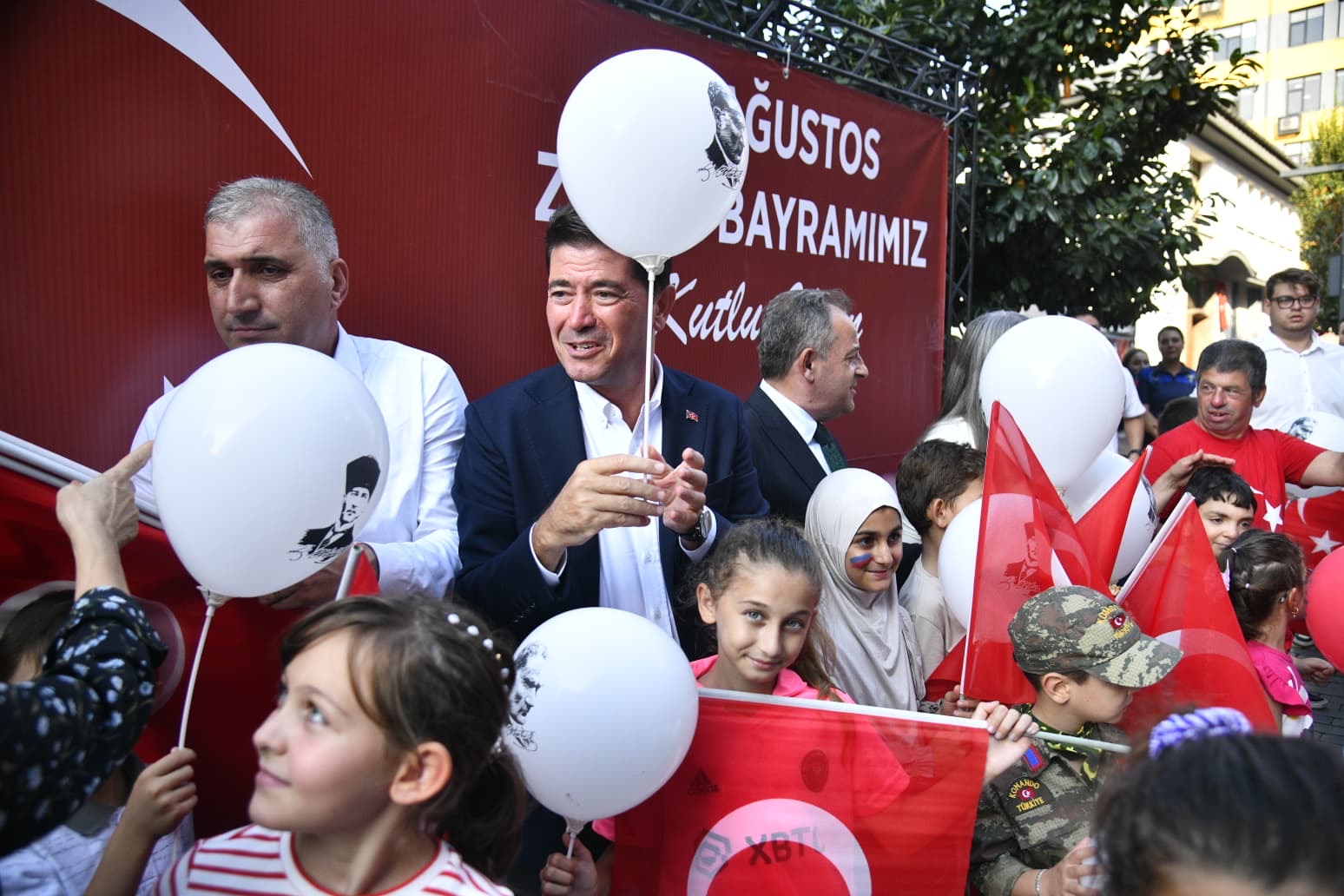 3E4B5Ed9 Bd12 439A B4E5 8F049B41A056