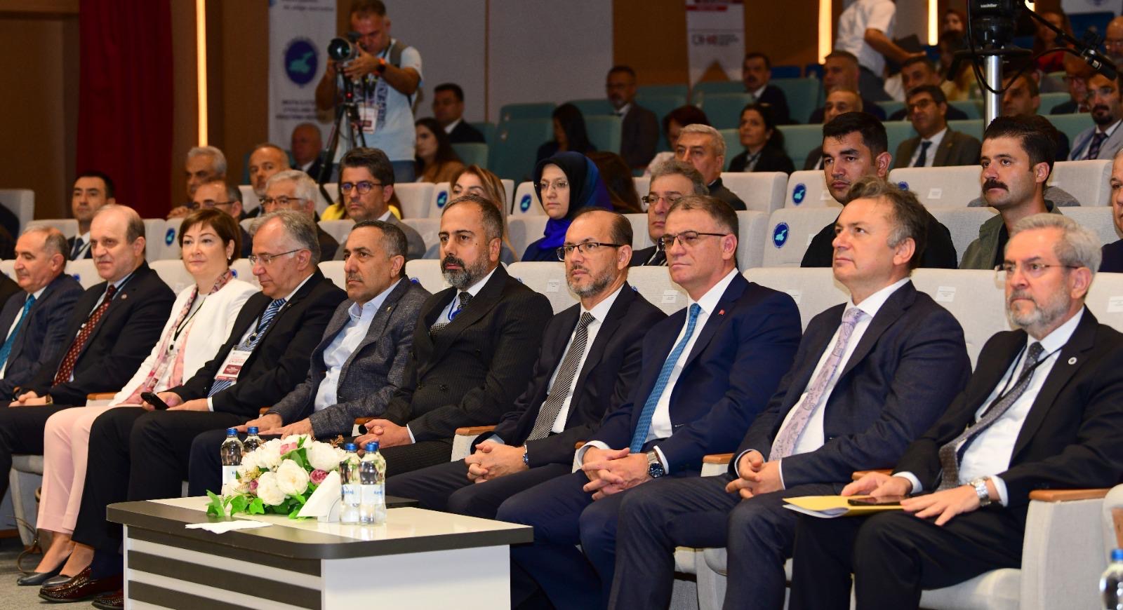 4A783Fdf E59F 45C9 B5Cf De9E5930890E