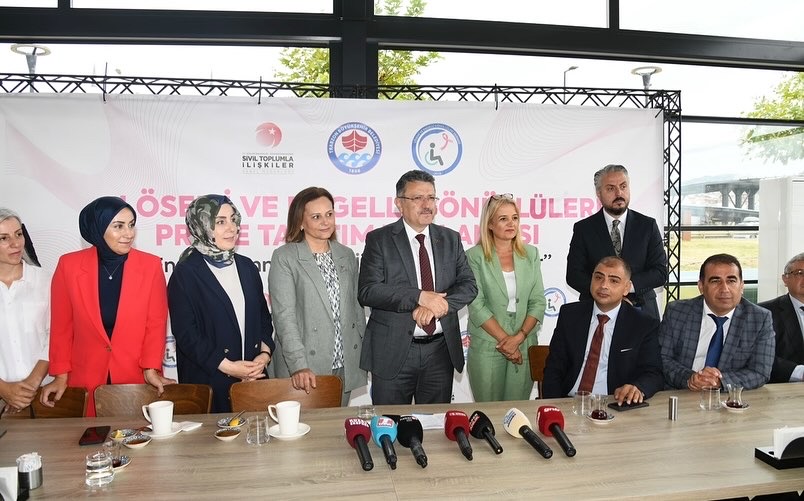 6 A15 F B96 E E93 4894 963 D 4 E C A E42 A1 A D D