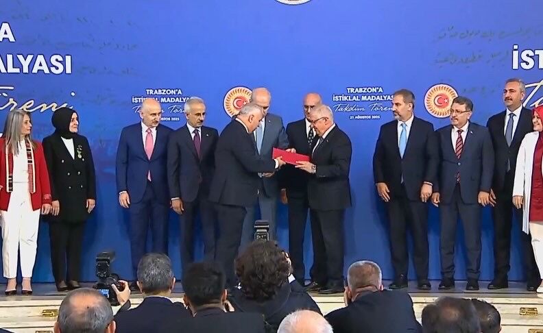 6 E D035 F B E D12 4122 B376 2772617 F F D B E