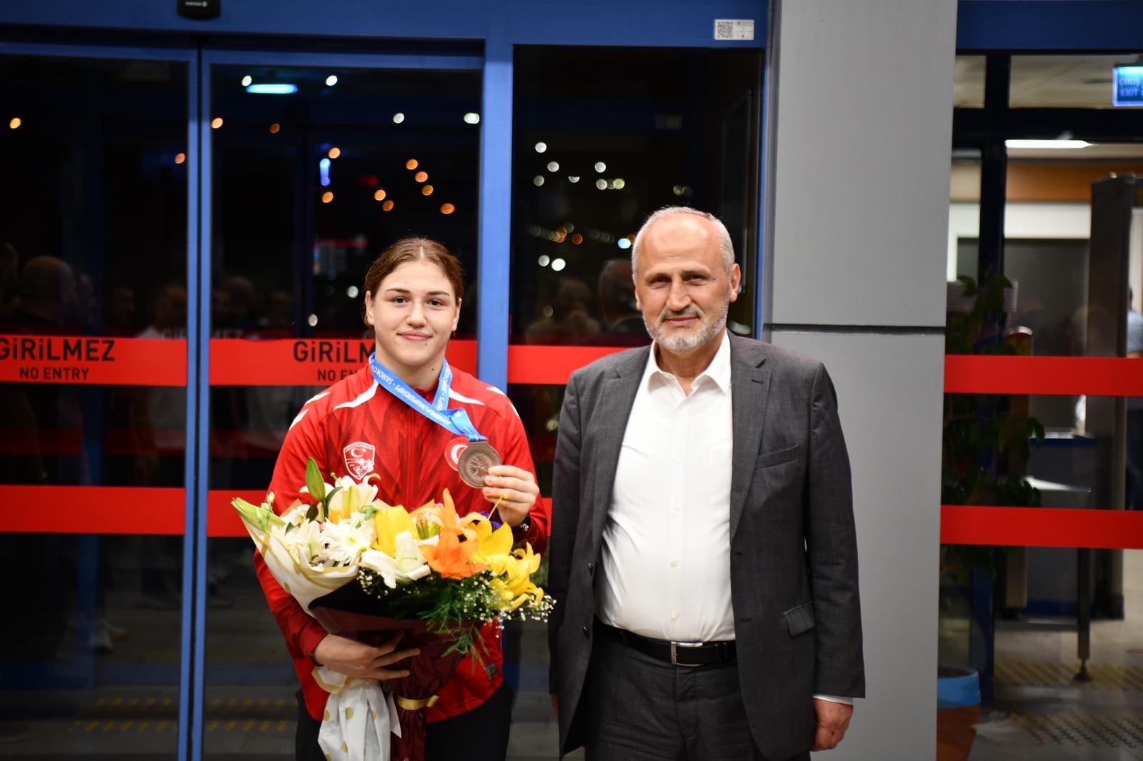 65C50E74 4B4E 4052 B723 A6292A9E32A9