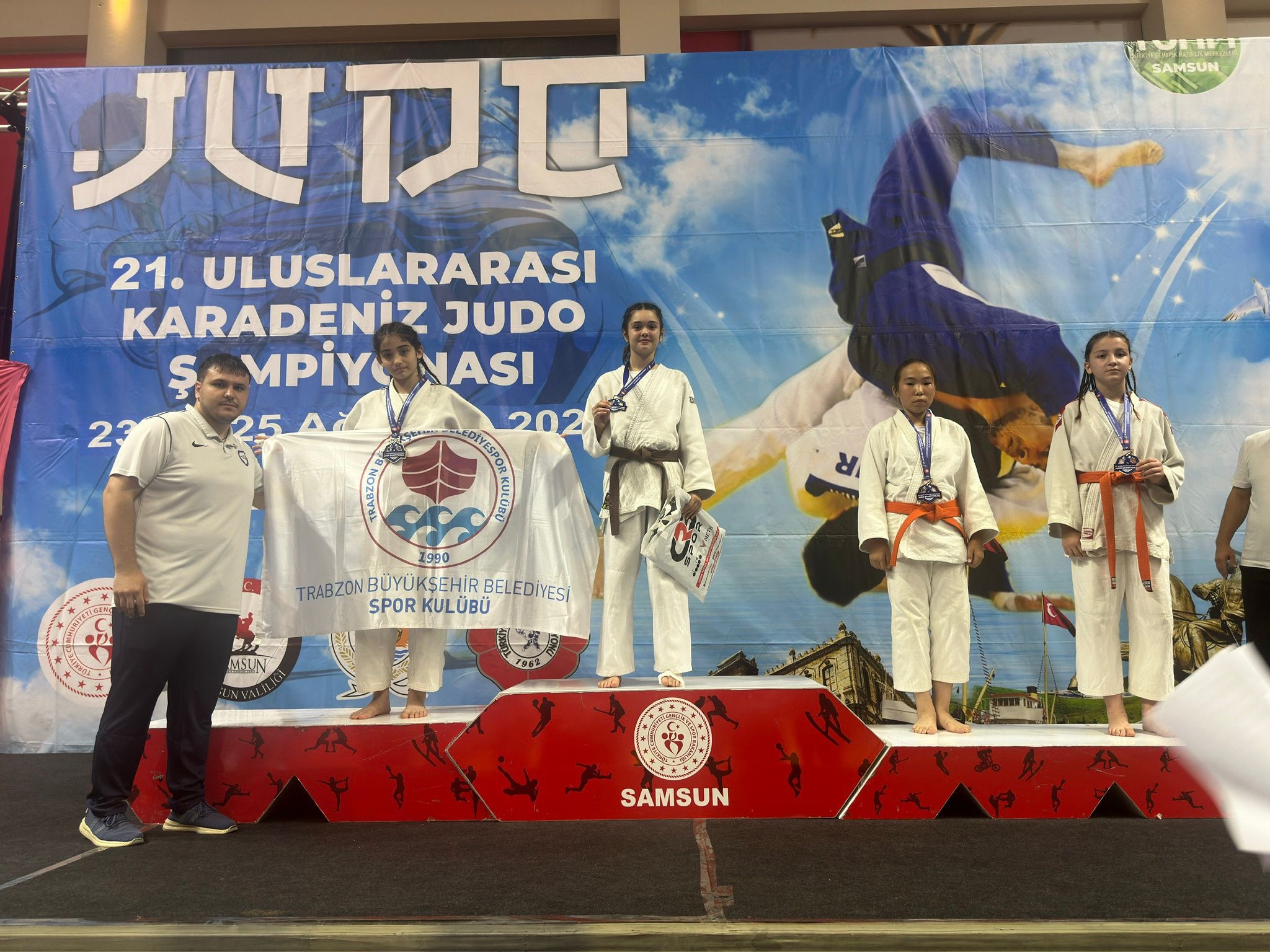 Bbc7C732 Ef18 425A B5Bf Aee1E6C68889