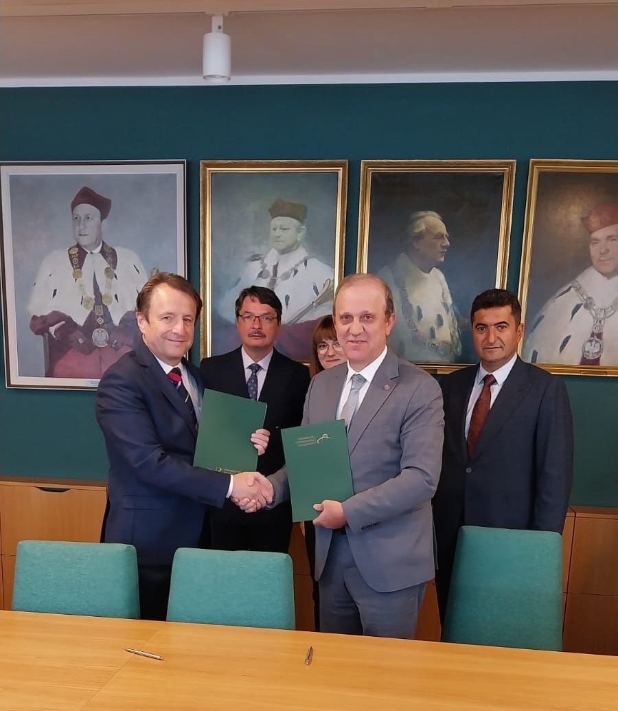 09193865 E32F 4F46 Bb2B Ee6D25C8F270