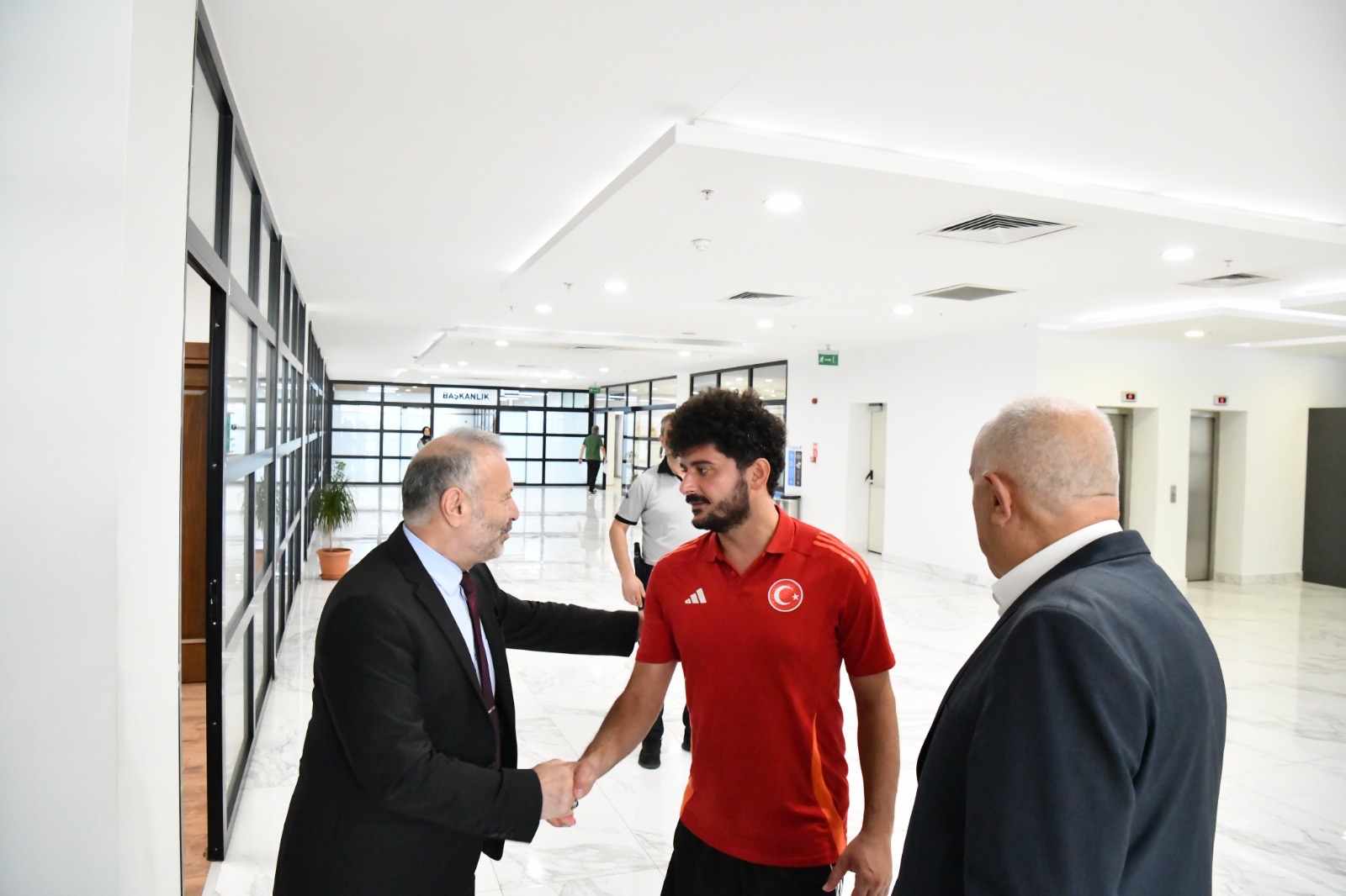 253D8Eb2 F21B 4647 A20E 2C6B4Bfb7F98