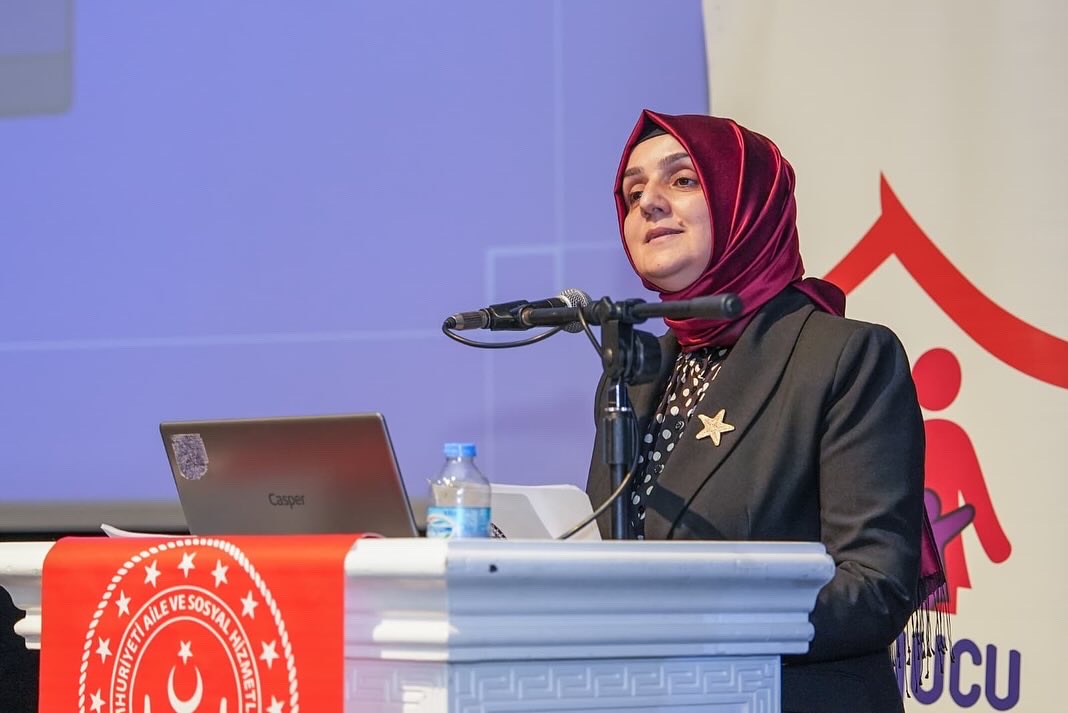 57 E A B085 3 B44 4689 8 F73 1797621933 B D