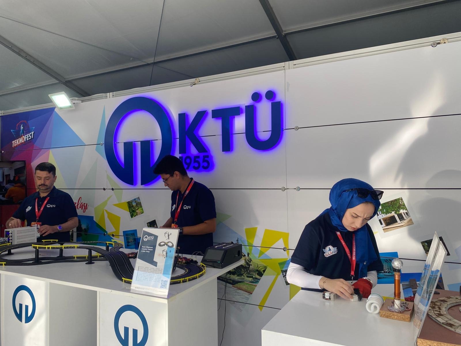 7C182E90 C112 48C8 9Eb9 45E84D594495