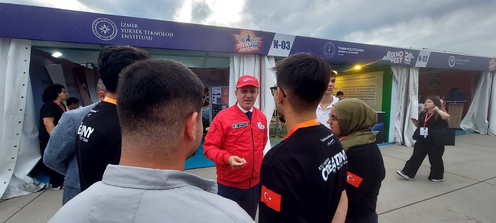 Aa02197E E9A0 4Dcf 8D17 5E525E93Ed9E