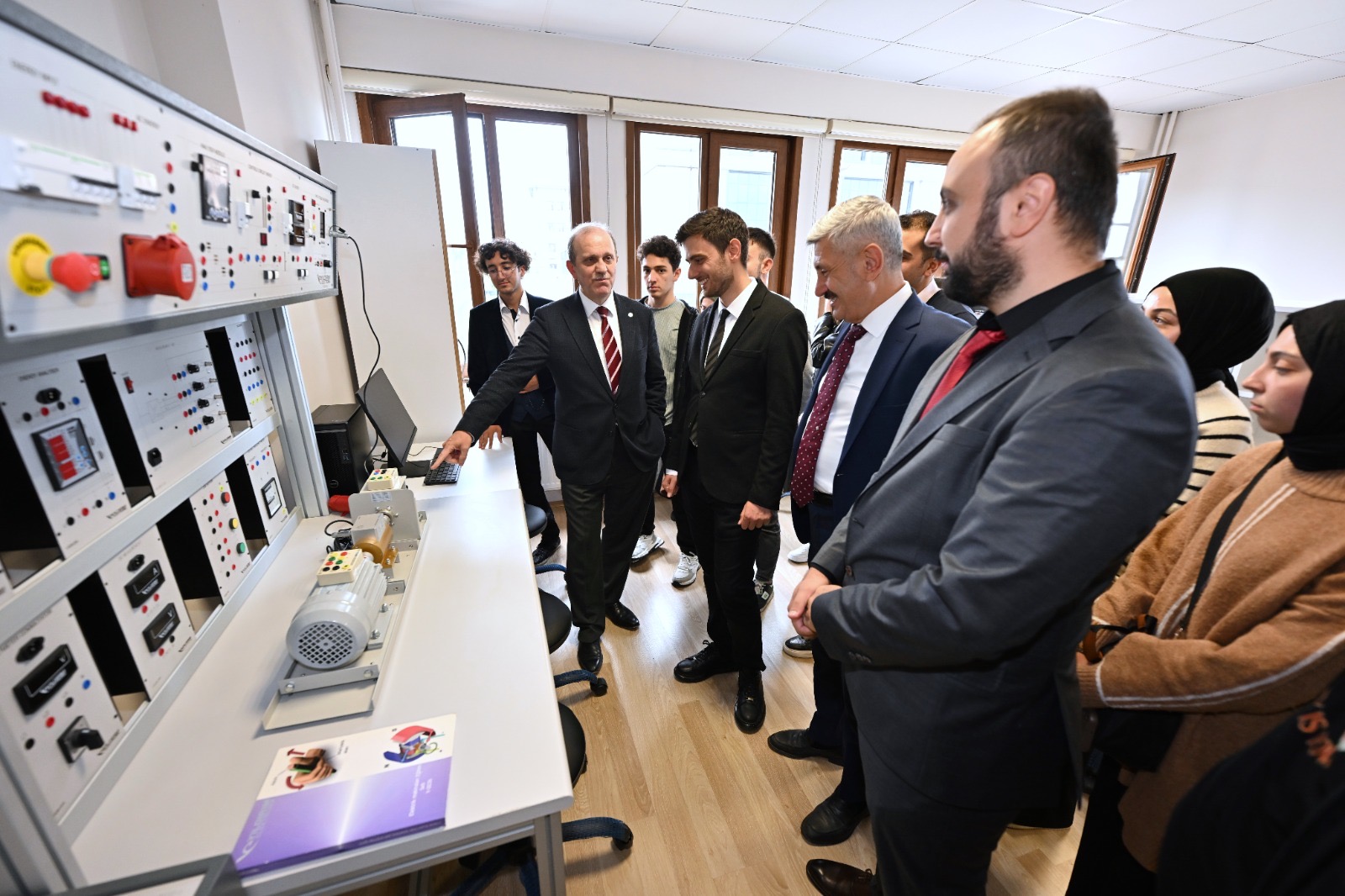 Ae9878E5 5F51 4D39 A935 Dab3D26450Fc