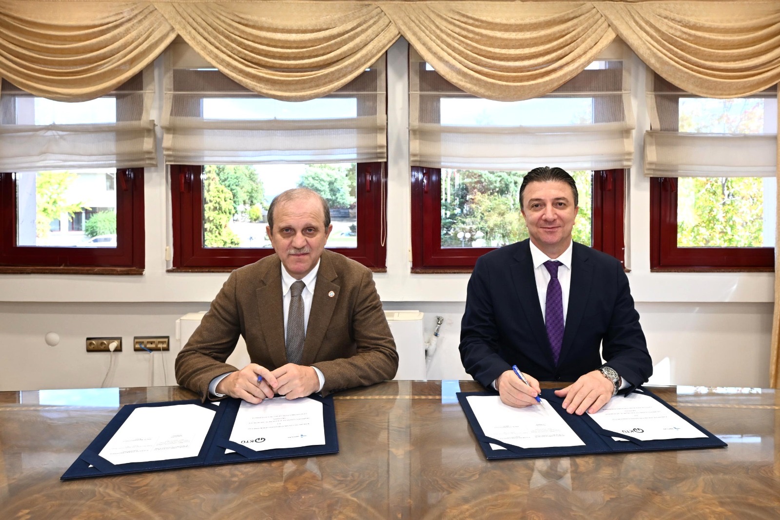 03402F6F 4C46 4B29 B3Aa Fa042C05Bb74