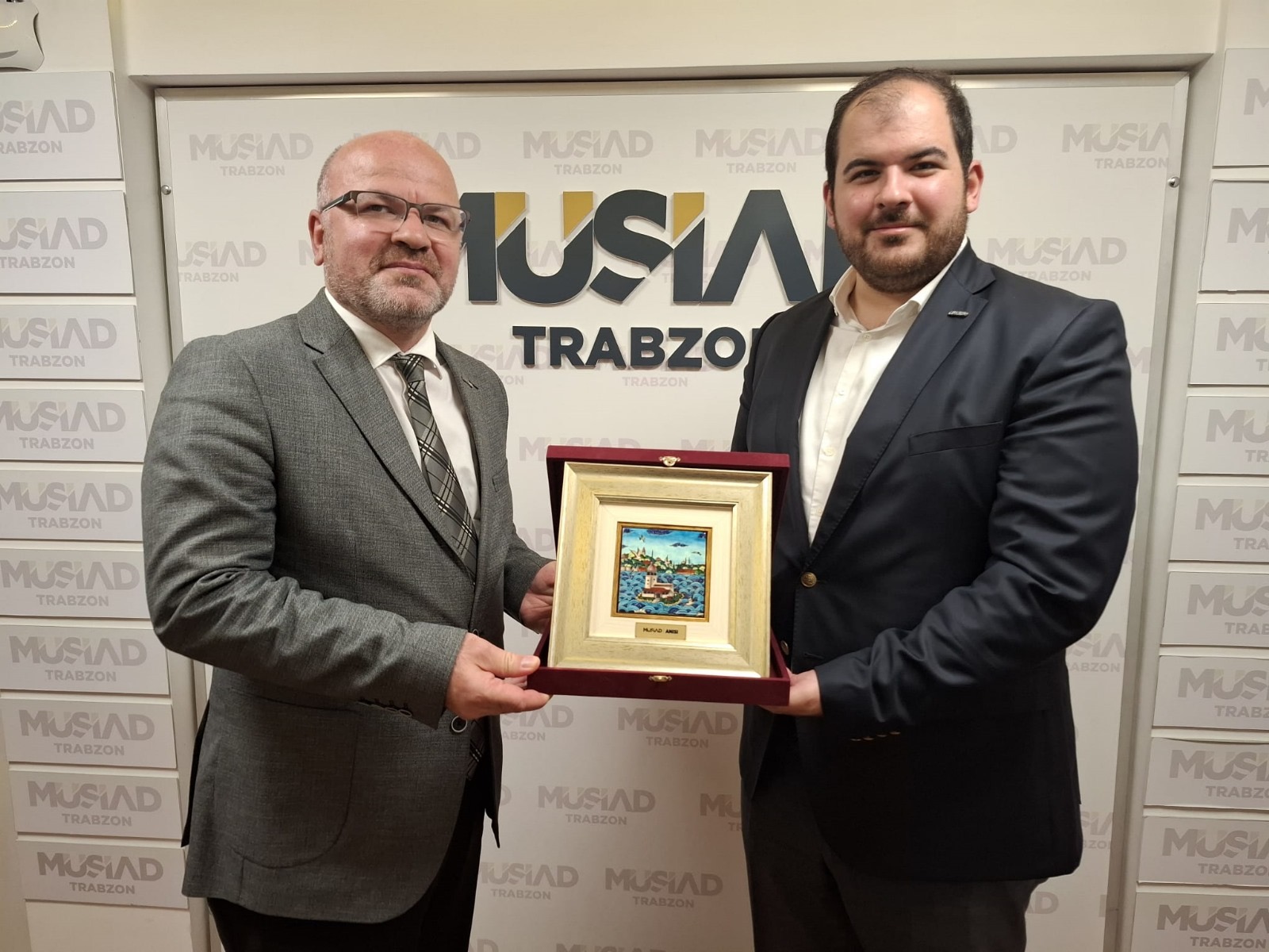 6076Ca1E F8D7 4F3C 967F F0279430301A