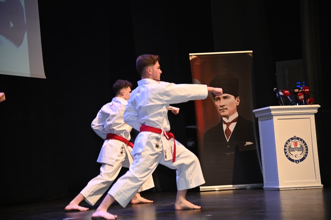 76F5252B 1Ff4 408B B4E4 Bc60Bb624680