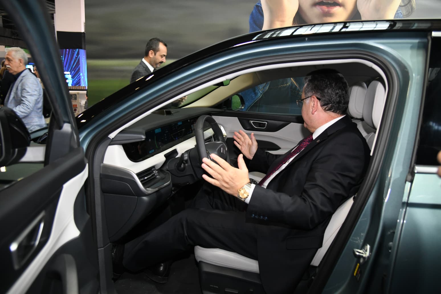 7B31B045 B04D 49Df A099 Bc52F7414374