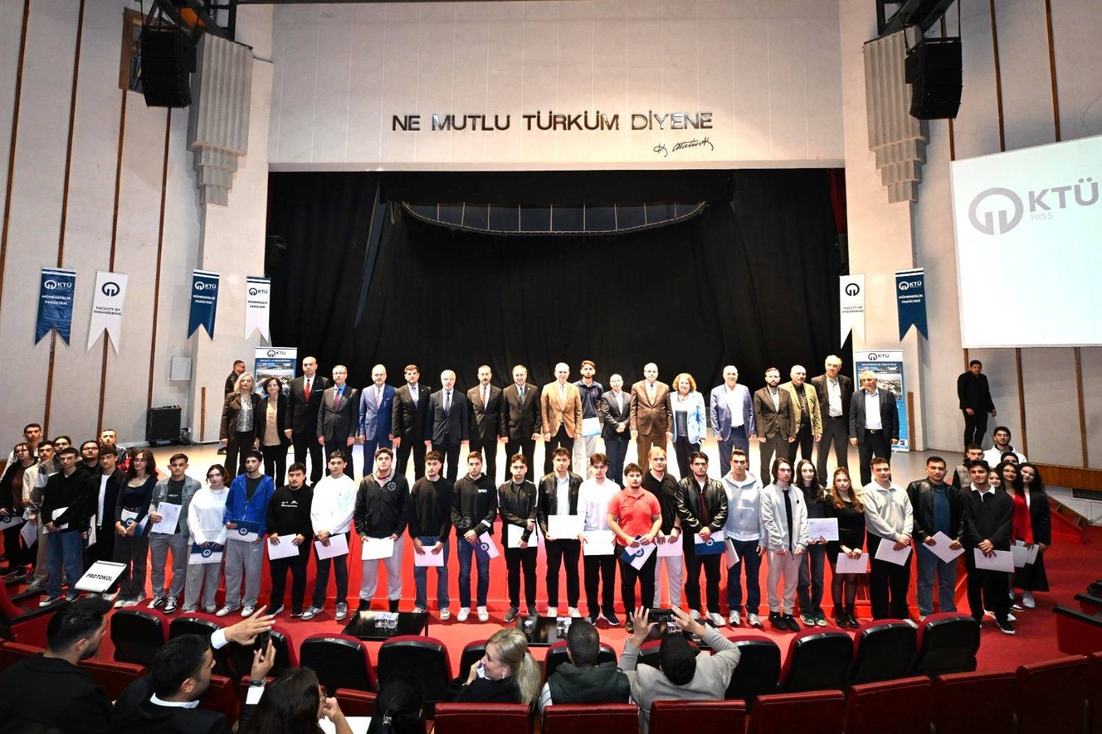 94263007 D45B 4A31 A630 449Dfee5366E