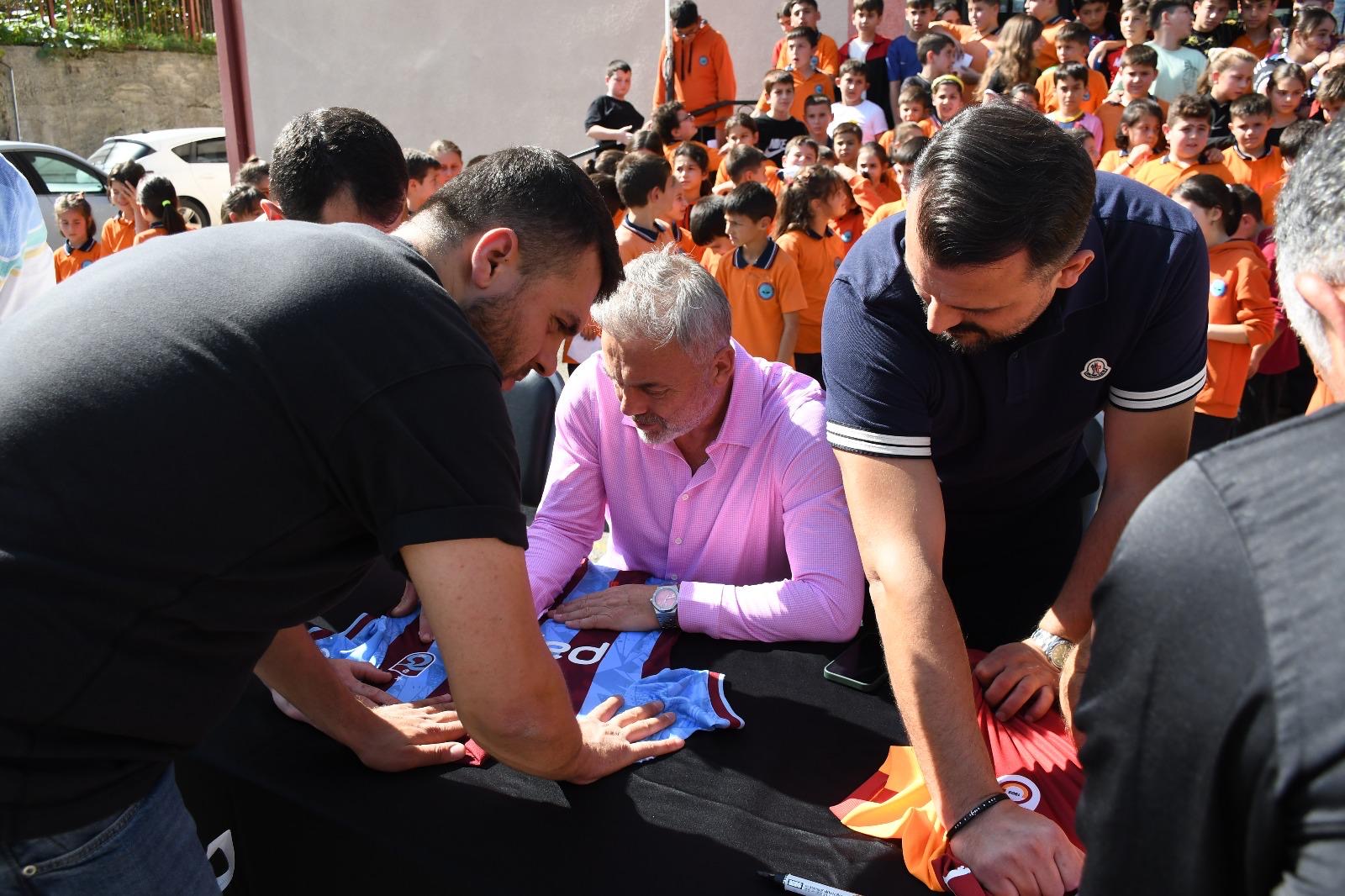 Aeebc977 A931 4827 8310 Bdd567B358E6