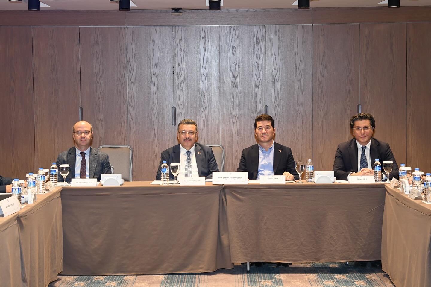 D0081 D B9 56 C F 45 D C B368 5 E025 B3 F2496