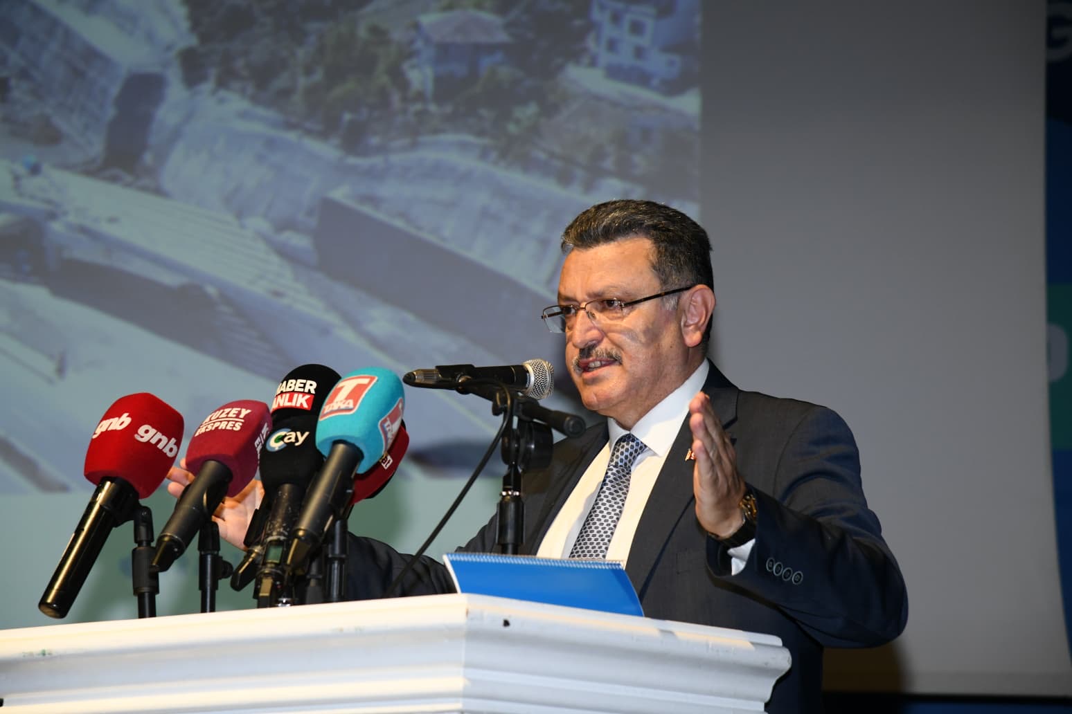 Eac86D86 99B3 4Fd0 8058 E8023B935314-1