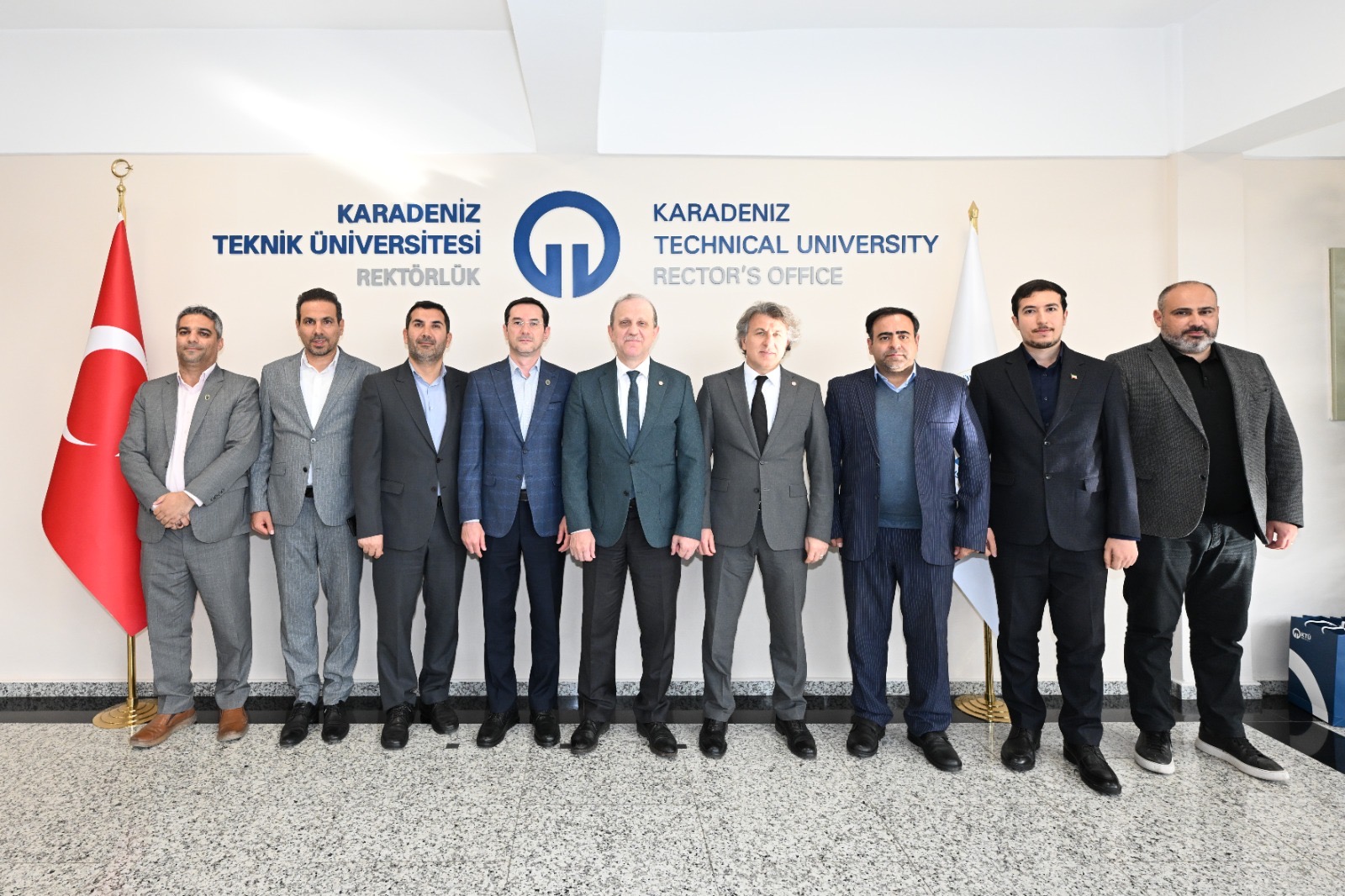 76F1109B D296 463B 9B1F 1299C596Ddab