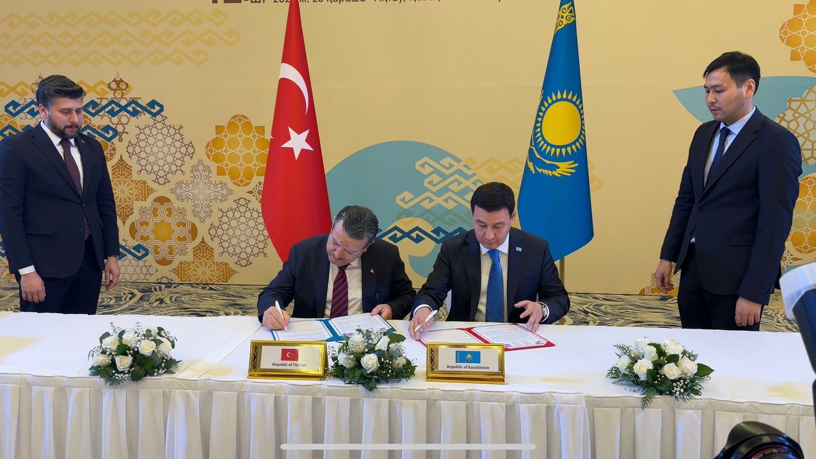 86E2B4E1 2D02 43F2 B3Cc B1F21376A054