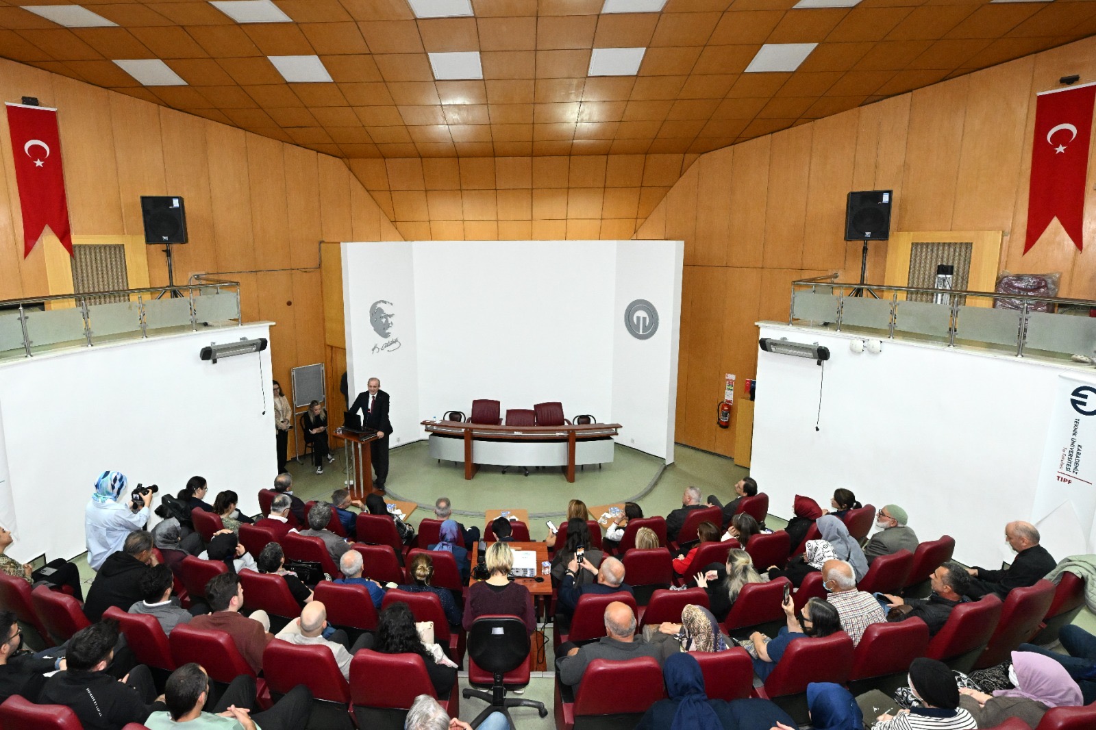 Dcbcd866 1077 48E9 B6D6 424Ff98776D6