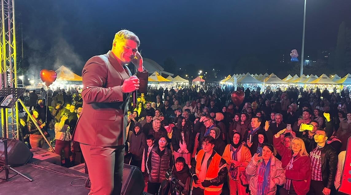 F81 C A3 E9 632 B 4381 8 E88 80243 B30 B2 F B-1