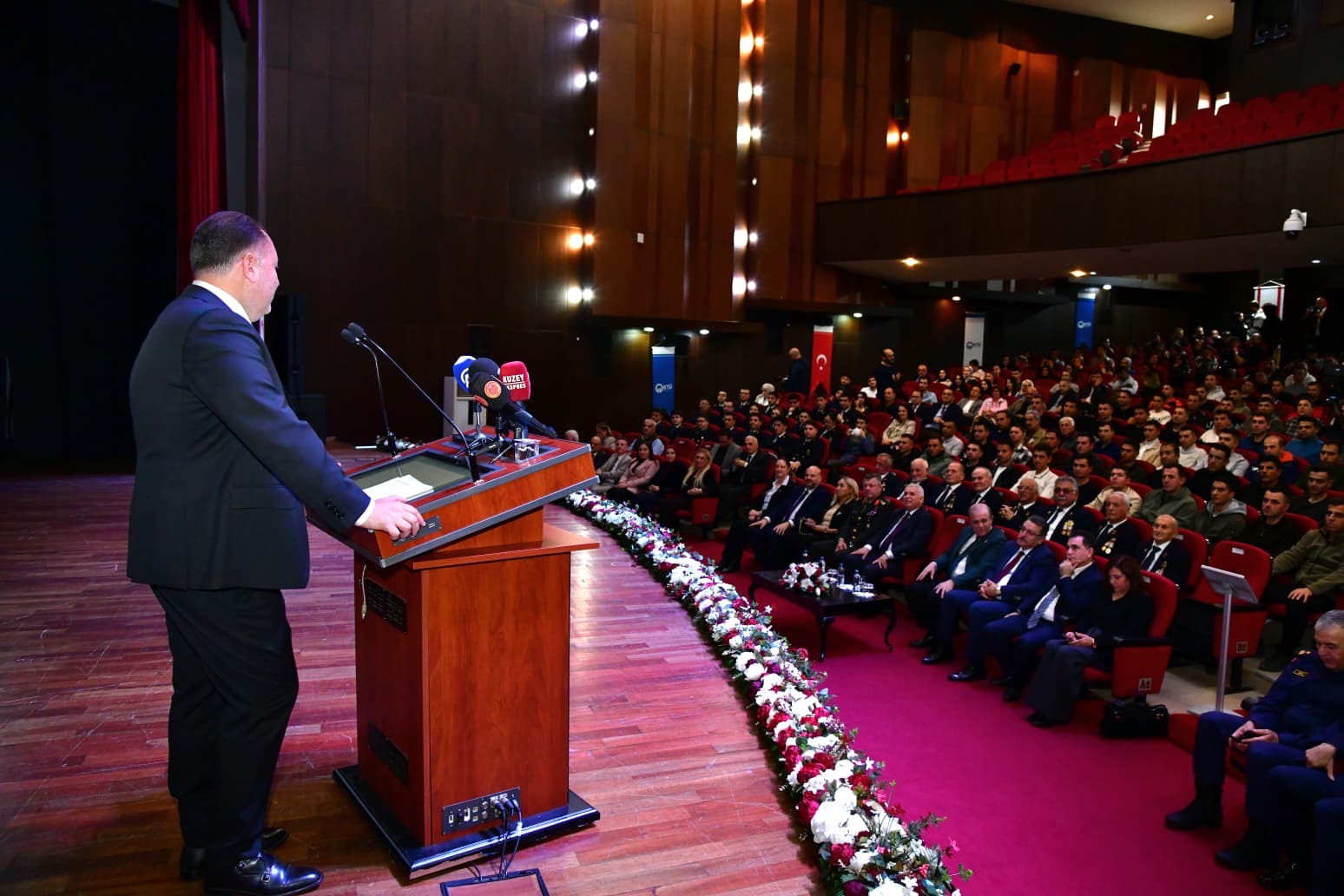 1965633B 2Dfc 4F42 Ada8 3A420533D5D5