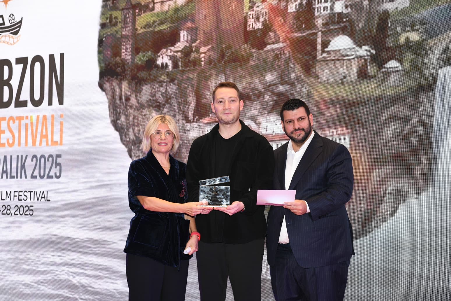 235609A2 9710 4Ccd 9028 40E4C37182D0