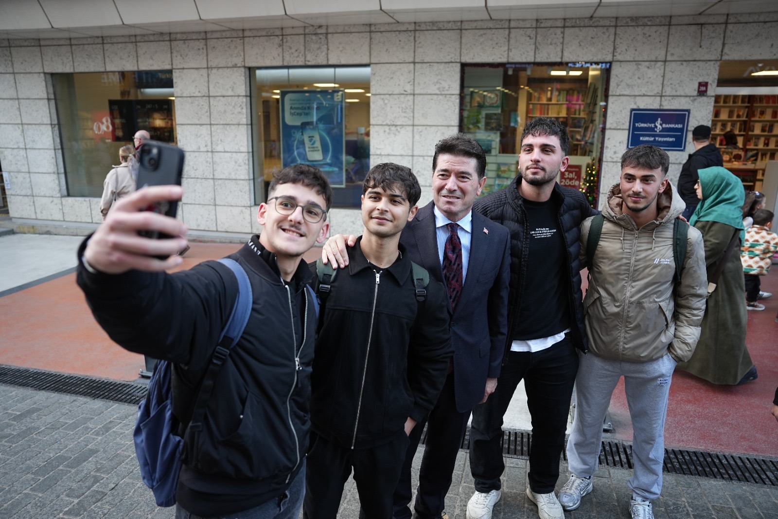 0804661F 6687 40C8 947A 4A7351053182