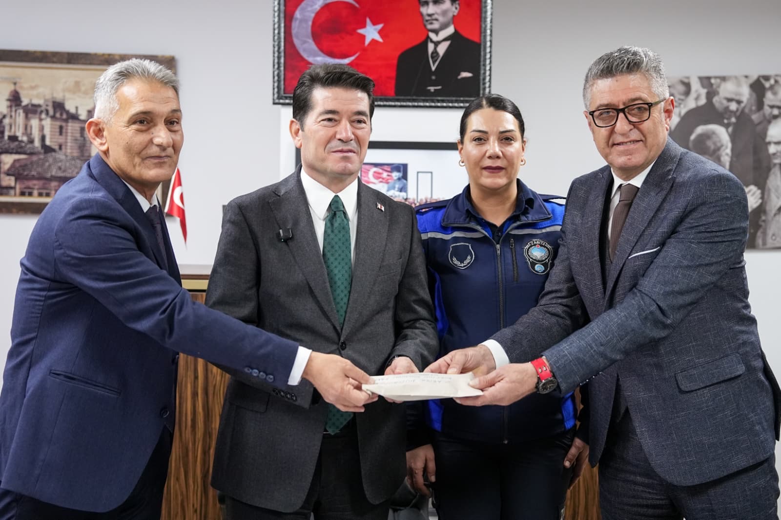 4573C811 165C 44D2 9280 De5D05A526C6