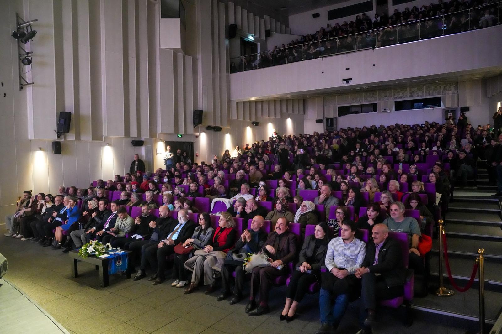 8250585B A473 4519 Ac77 B422Cd7542E0