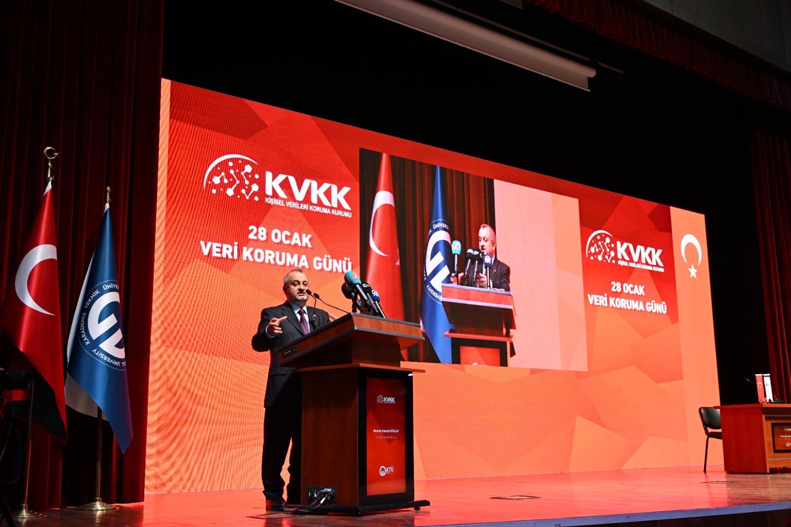 B3176207 D320 47F3 860A 21C8B0D6D653