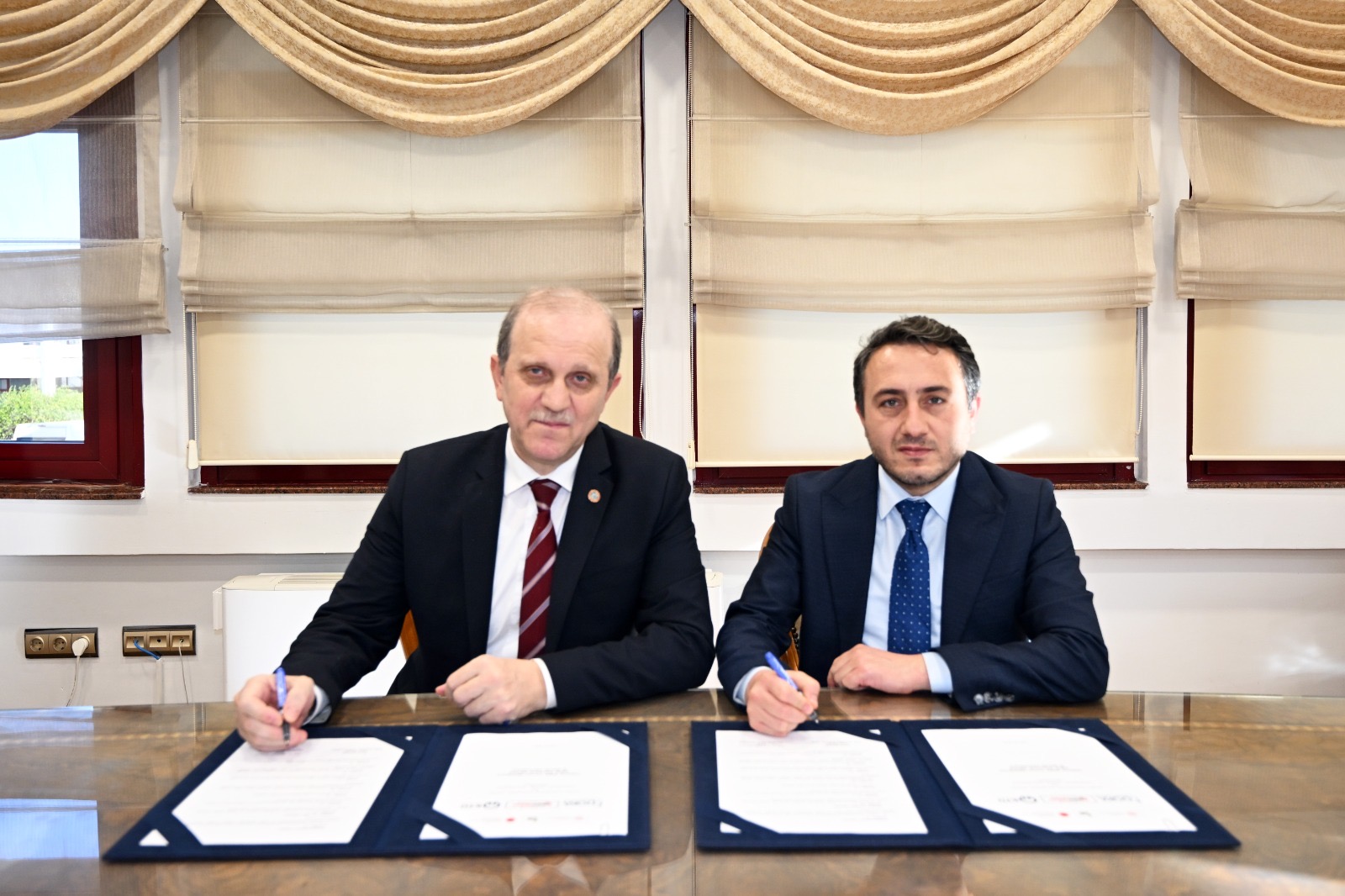 Cbfbd706 B55A 4855 935E 86F4173871Cd